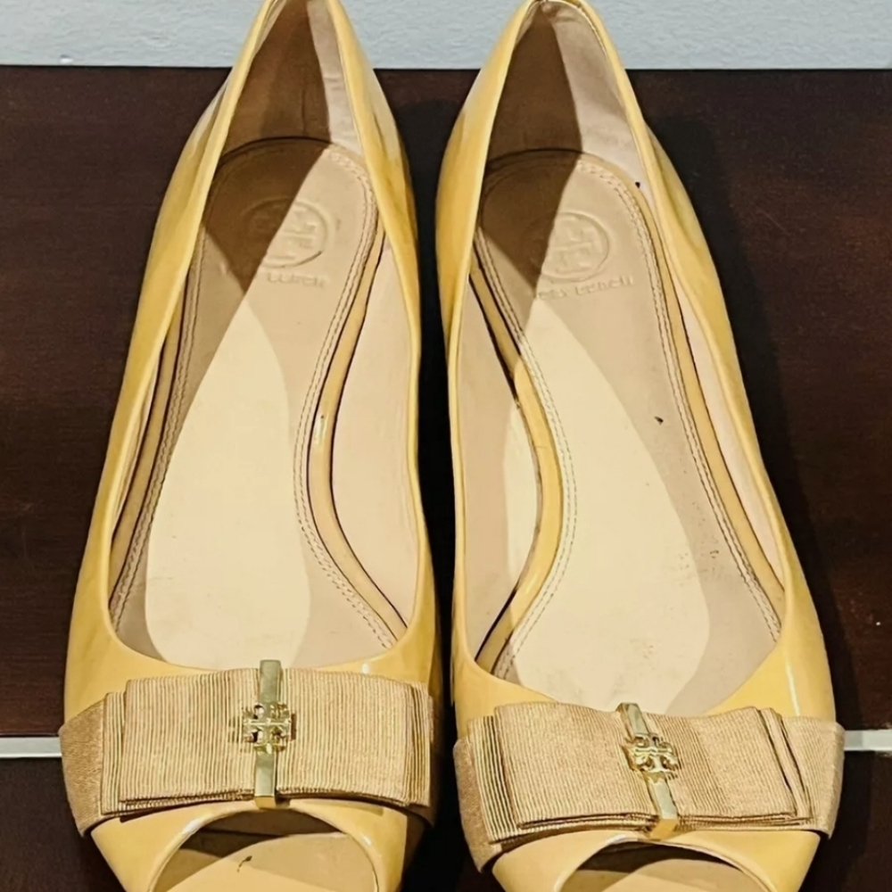 Women's nude flat, size 7M by Tory Burch